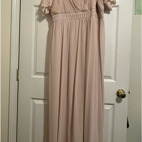 Blush pink elegant dress. Perfect for a bridesmaid or wedding! - Picture 5 of 7